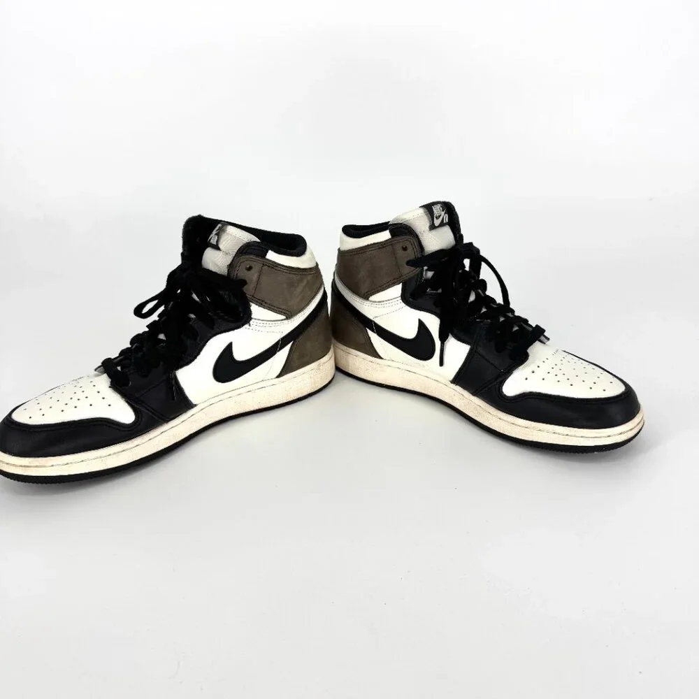 Nike Air Jordan‎ 1 Retro High OG Dark Mocha Size 6.5 Youth / 8 Women's